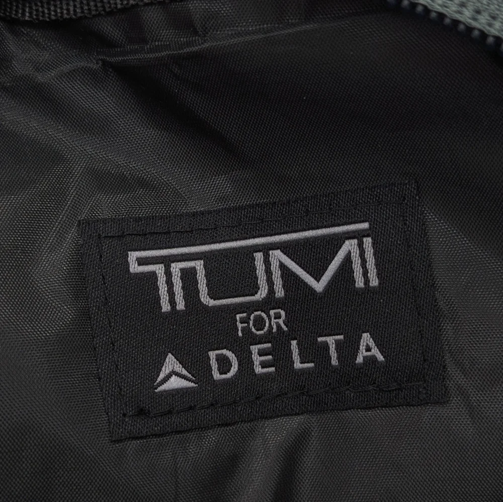 ✨3/$15 Tumi For Delta Small Grey Zip Up Toiletries Bag